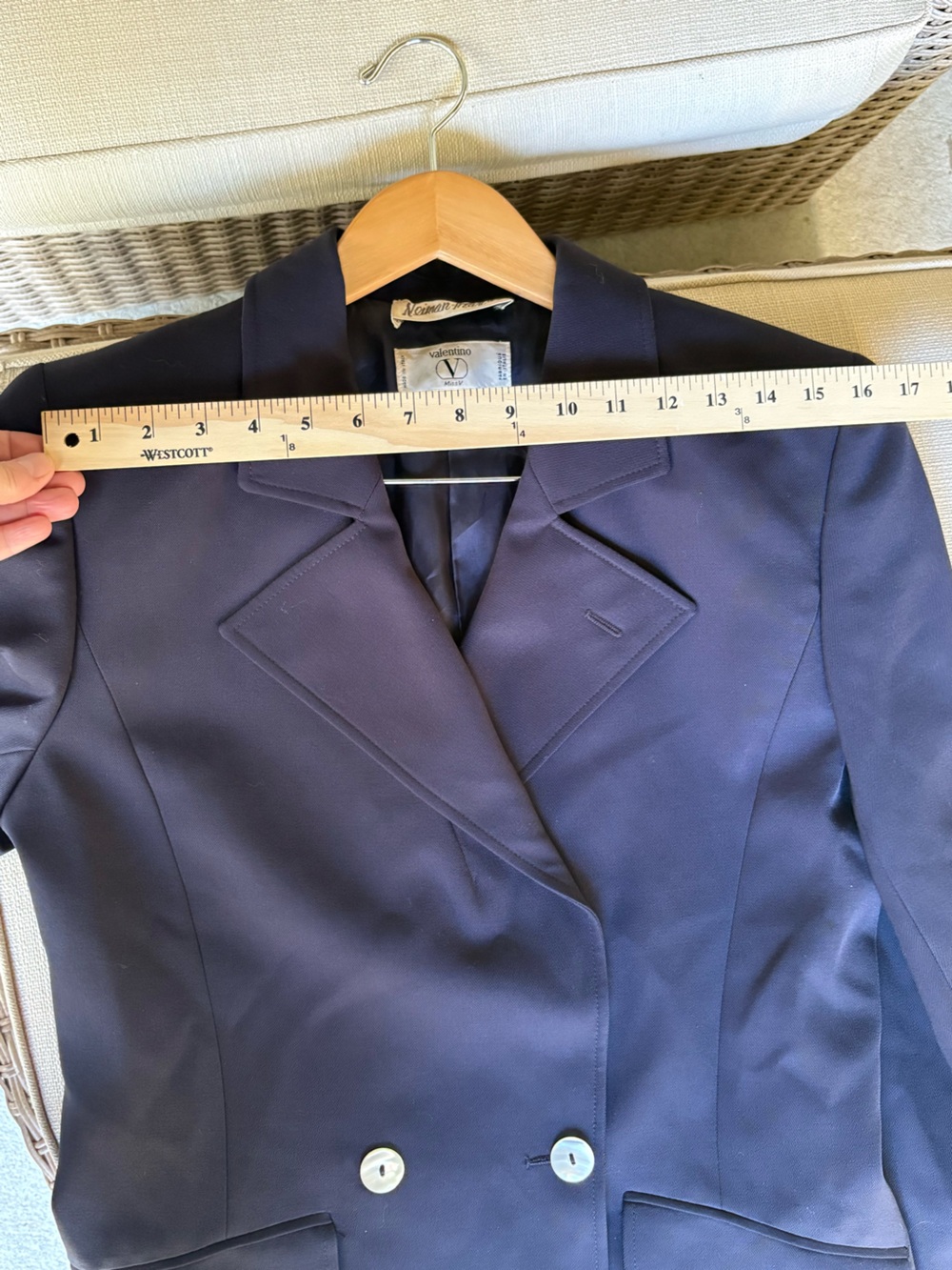 Vintage Valentino Double-Breasted Navy Blazer - Picture 14 of 14